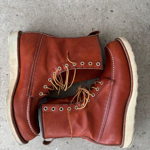 Red Wing 8-Inch Classic Moc in S.B. Foot Oro Legacy