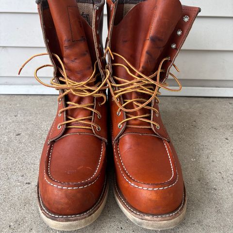Red Wing 8-Inch Classic Moc in S.B. Foot Oro Legacy
