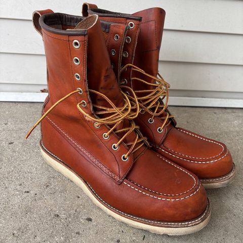 Red Wing 8-Inch Classic Moc in S.B. Foot Oro Legacy