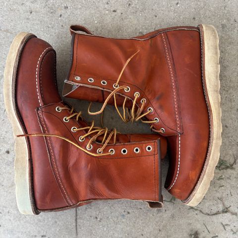 Red Wing 8-Inch Classic Moc in S.B. Foot Oro Legacy