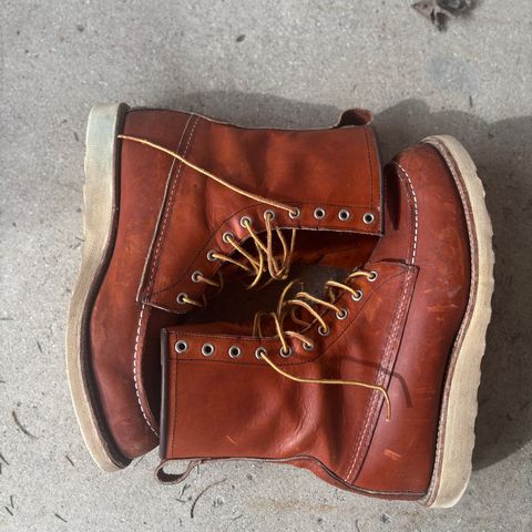 Red Wing 8-Inch Classic Moc in S.B. Foot Oro Legacy