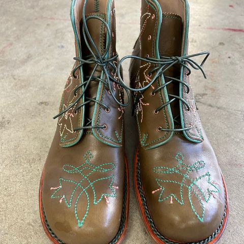 Gitty Duncan 002 in Wickett & Craig Olive English Bridle