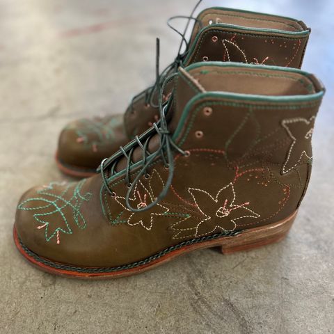 Gitty Duncan 002 in Wickett & Craig Olive English Bridle