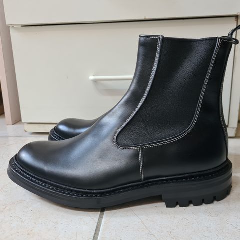 Tricker's Stephen Chelsea Boot in Black Calf