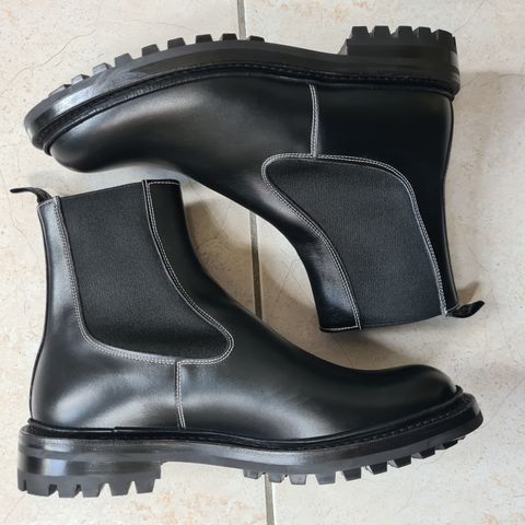 Tricker's Stephen Chelsea Boot in Black Calf