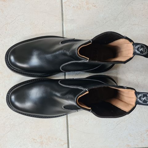 Tricker's Stephen Chelsea Boot in Black Calf