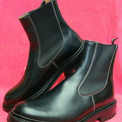 Tricker's Stephen Chelsea Boot in Black Calf