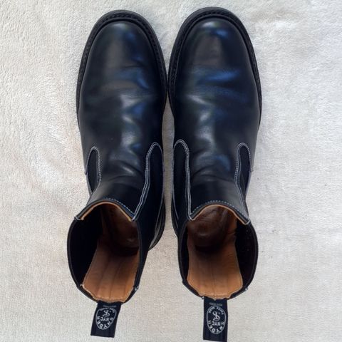 Tricker's Stephen Chelsea Boot in Black Calf