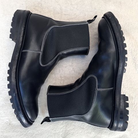 Tricker's Stephen Chelsea Boot in Black Calf
