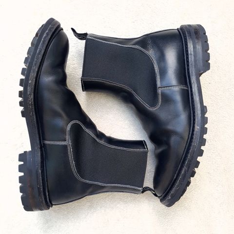 Tricker's Stephen Chelsea Boot in Black Calf