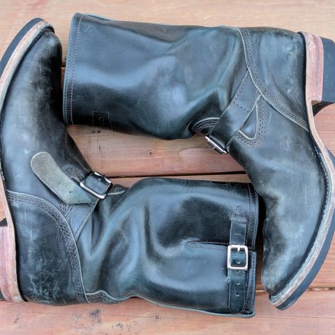 View photo of Wesco Mister Lou in Maryam Petrolio Waxed Black Horsehide