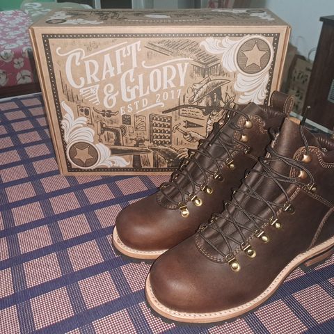 Craft & Glory Craft & Glory / Hike Boot in Craft & Glory / Full Grain Oiled Buffalo / Vintage Brown