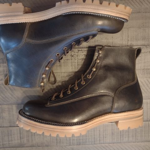 Caswell Carver in Gallun Olive Teton Stag