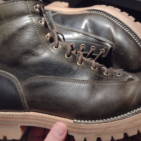 Caswell Carver in Gallun Olive Teton Stag