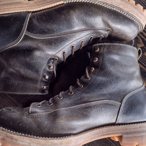 Caswell Carver in Gallun Olive Teton Stag
