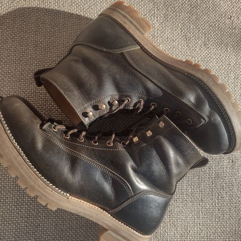 Caswell Carver in Gallun Olive Teton Stag