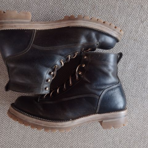 Caswell Carver in Gallun Olive Teton Stag