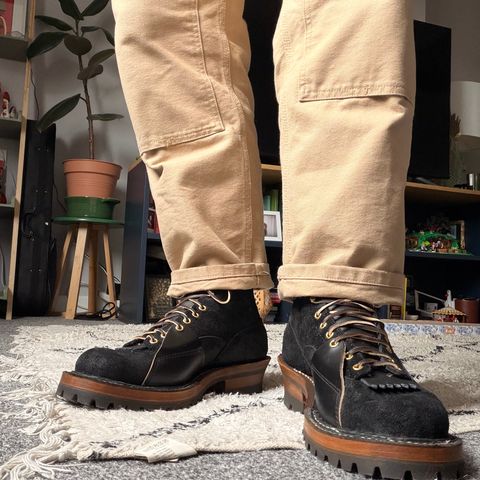 White's Smokejumper in Seidel Black Oil Tan Roughout & Horween Black Chromexcel