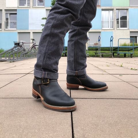 Wesco Boss Engineer Boot in Horween Navy Waxed Flesh