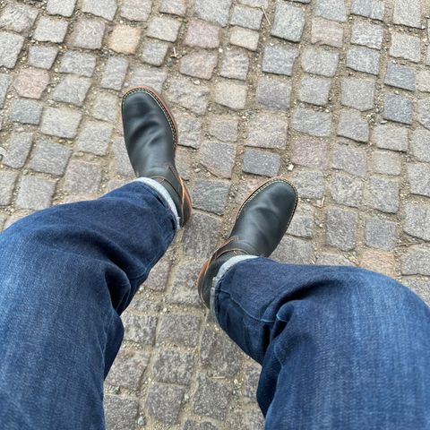 Wesco Boss Engineer Boot in Horween Navy Waxed Flesh