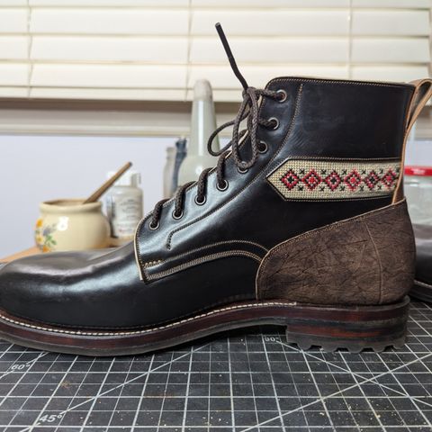 Arno Vishivanka in Maryam 1071 Pull-up Shell Cordovan