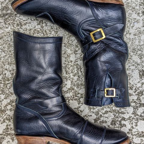 Unsung U 22-2 Engineer Boot in Horween Cobalt Blue Derby