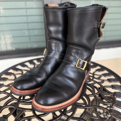 The Flat Head Engineer Boots in Horween Black Chromexcel