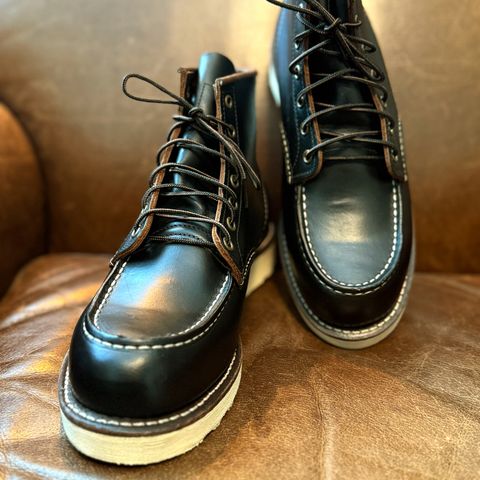 Red Wing 6-Inch Classic Moc in S.B. Foot Black Prairie