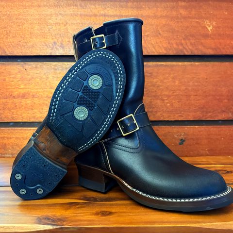 Nicks Brakeman in Horween Black Waxed Flesh