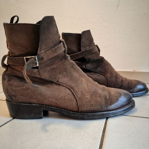 View photo of Thursday Rogue in Mocha WeatherSafe Suede