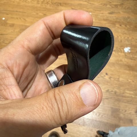Ashland Leather Belt Loop Key Ring in Horween Black Shell Cordovan