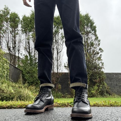 Sandmann Courthouse II in Black Greasy Cowhide