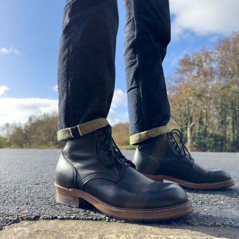 Sandmann Courthouse II in Black Greasy Cowhide