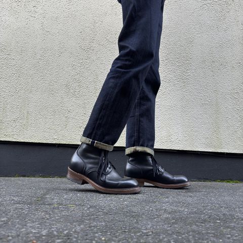 Sandmann Courthouse II in Black Greasy Cowhide