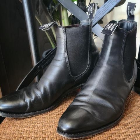 R.M. Williams Comfort Craftsman Boot in Black Yearling