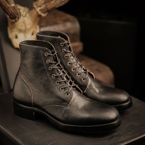 Briselblack The Hawk in Shinki Black Teacore Horsebutt