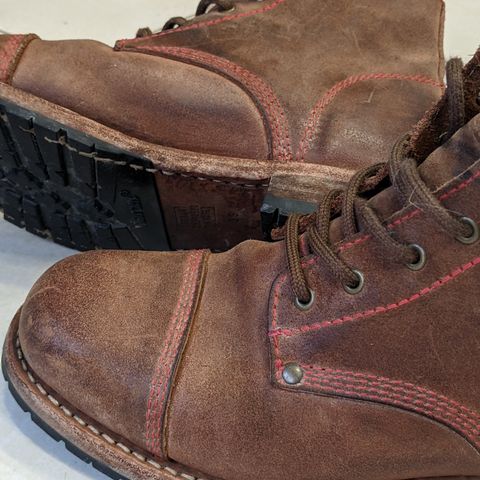 Urban Shepherd Country in Hand-buffed Portuguese top-grain Cowhide Leather, 2,2mm thick