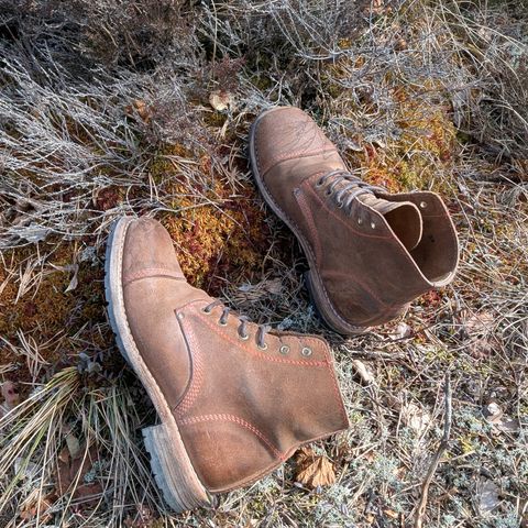 Urban Shepherd Country in Hand-buffed Portuguese top-grain Cowhide Leather, 2,2mm thick