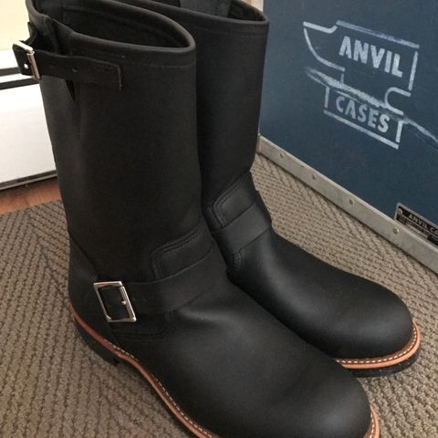 Red Wing 2990 in Black Harness (Oil Tanned)