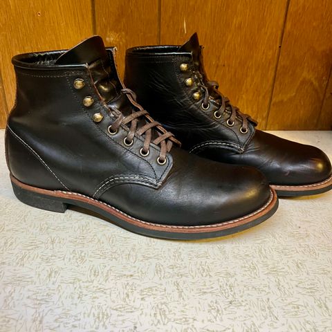 Red Wing Blacksmith in S.B. Foot Black Prairie
