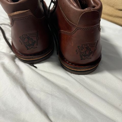 Jim Green African Ranger Barefoot Boot in Walnut Veg Retan