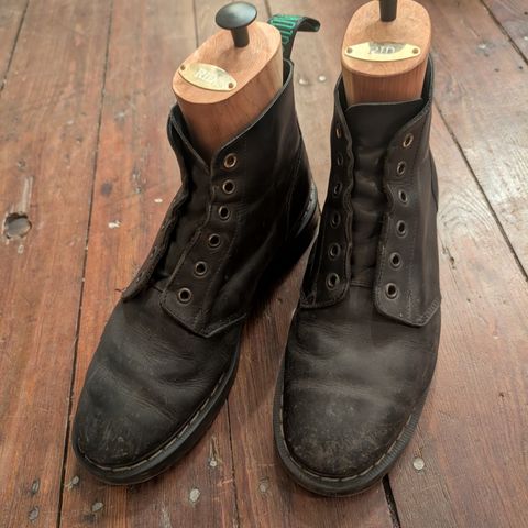 Solovair Astronaut Boot in Black Greasy