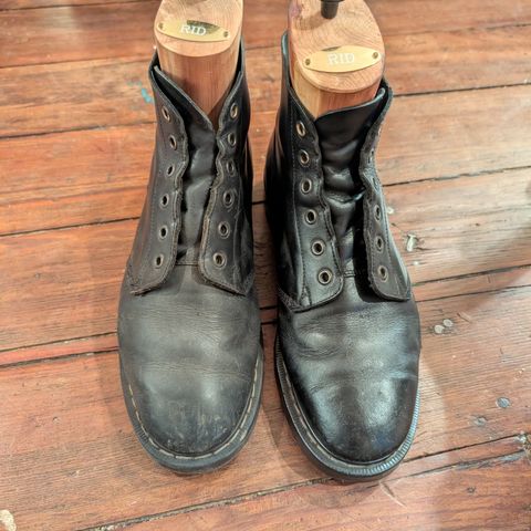 Solovair Astronaut Boot in Black Greasy