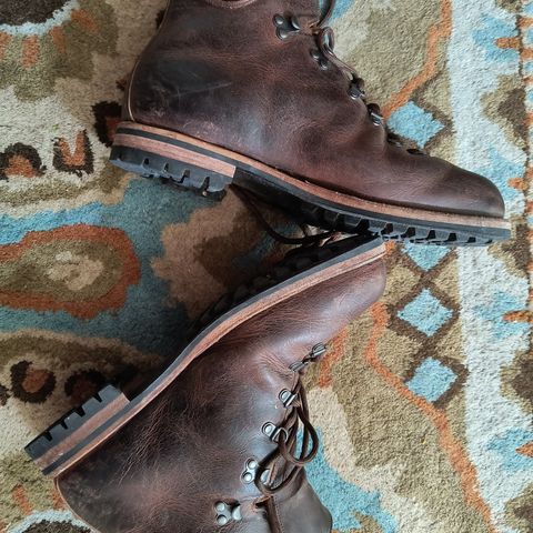 Viberg Pachena Bay in Horween Rowdy Dachshund