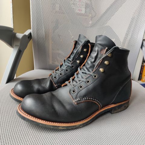 Red Wing Blacksmith in S.B. Foot Black Prairie