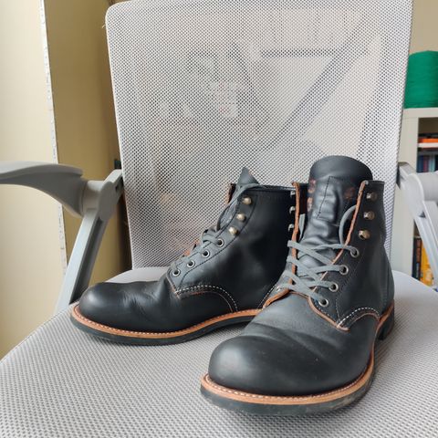 Red Wing Blacksmith in S.B. Foot Black Prairie