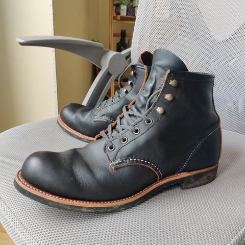 Red Wing Blacksmith in S.B. Foot Black Prairie