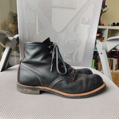 Red Wing Blacksmith in S.B. Foot Black Prairie