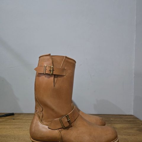 Fortis Tapak 2.0 Engineer Boots in Maryam Natural Horsebutt