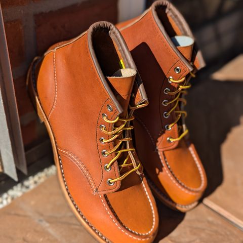 Red Wing 6-Inch Classic Moc in S.B. Foot Oro Legacy